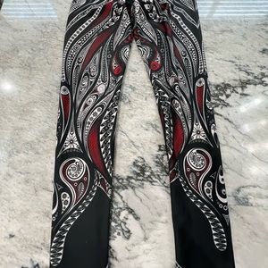 5 for $20 Gearbunch Leggings size small, new without tags. Great pattern